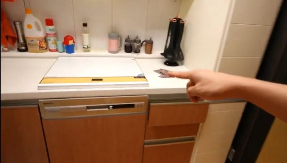 13 Potret apartemen baru Jang Han-sol, penuh barang elektronik mahal