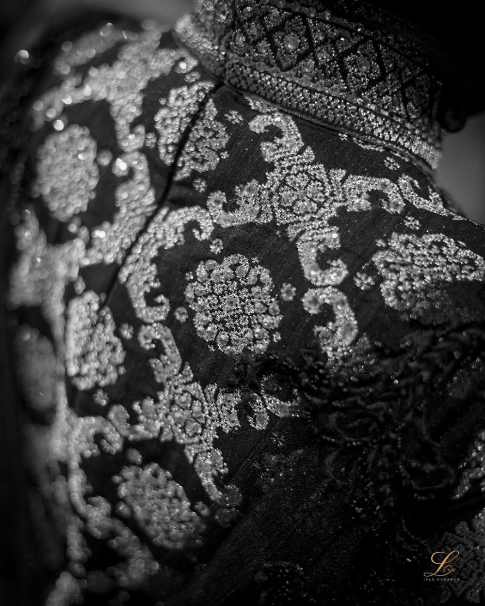 Dirancang Ivan Gunawan 3 hari, ini 7 potret detail gaun Lesty Kejora