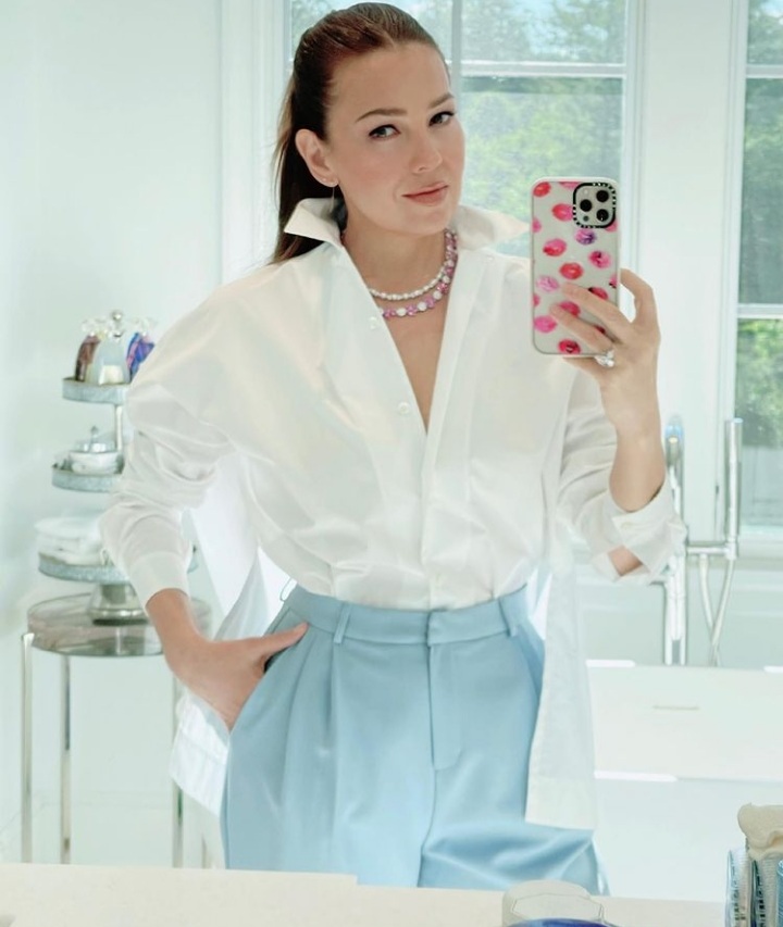 Awet muda di usia 50 tahun, ini 9 potret Thalia si ratu telenovela