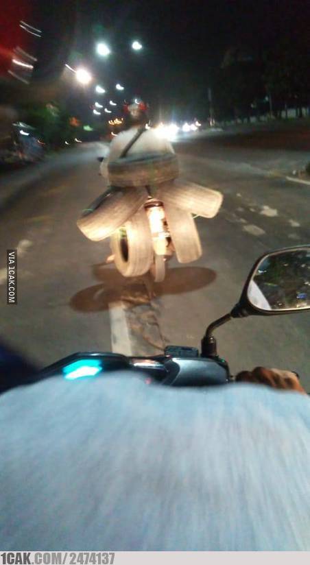 11 Momen lucu orang bawa banyak barang pakai motor, nekat & berbahaya