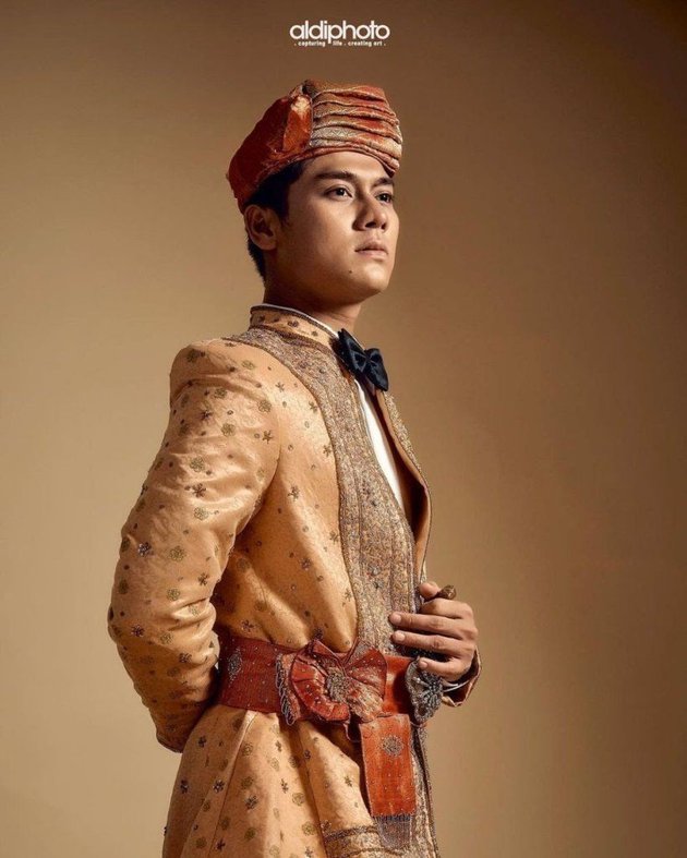7 Potret Rizky Billar pakai baju adat Minang, dapat gelar Panduko Rajo