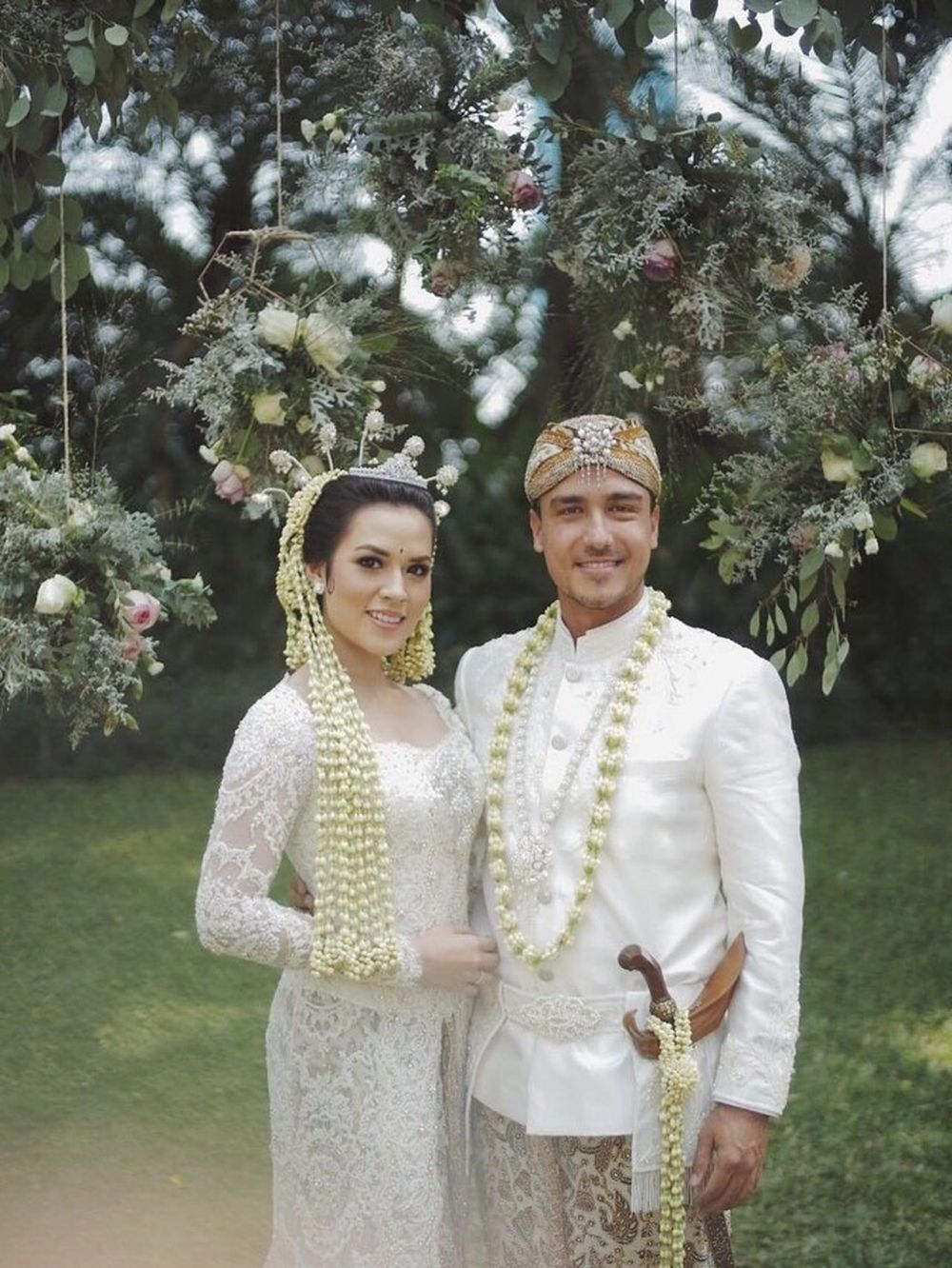 9 Seleb ini gelar resepsi lebih dari sekali, Lesty kental nuansa adat