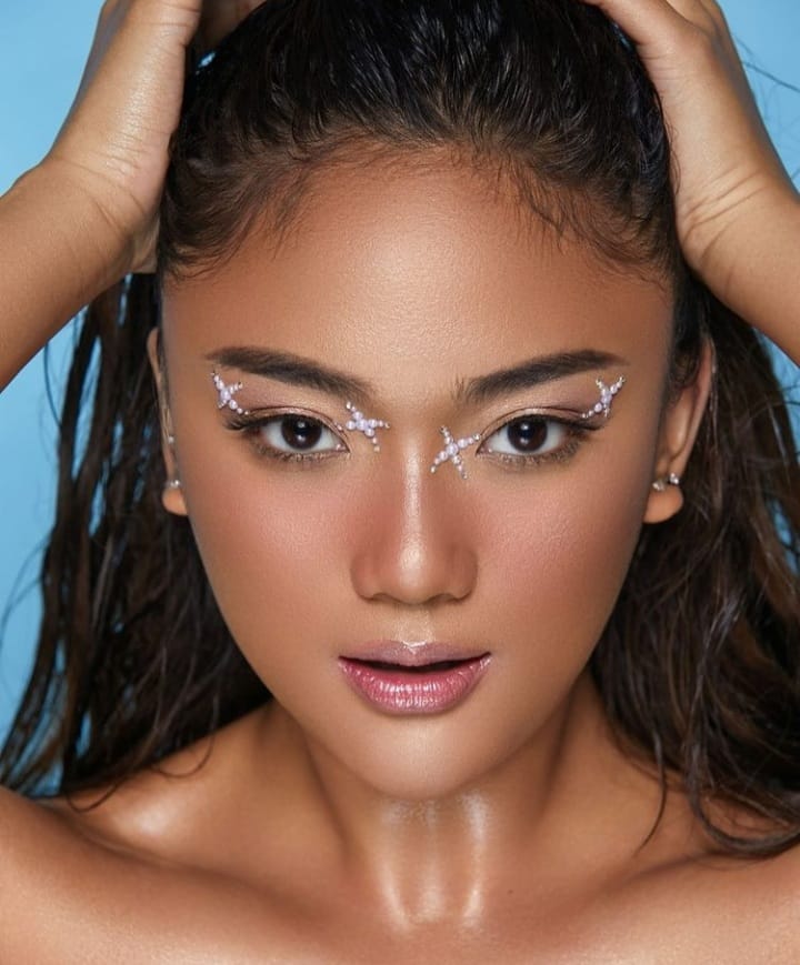 Cantik tak harus putih, 11 seleb pukau khalayak dengan kulit eksotis