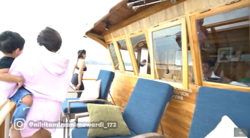 7 Penampakan kapal yang disewa Nikita Mirzani di Labuan Bajo
