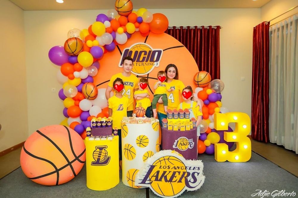 Kue ulang tahun 9 anak seleb, punya Rafathar unik