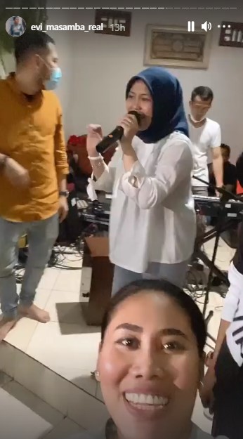 9 Momen ulang tahun ke-22 Selfi LIDA, nyanyi & joget ria bareng teman