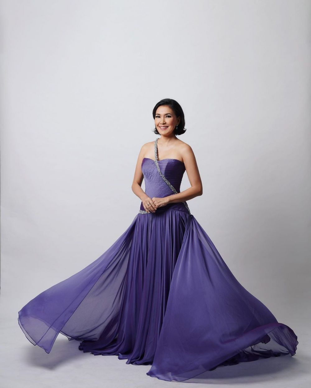 Apa kabar 11 presenter kuis era 90-an? Intip kabar & potret terbarunya