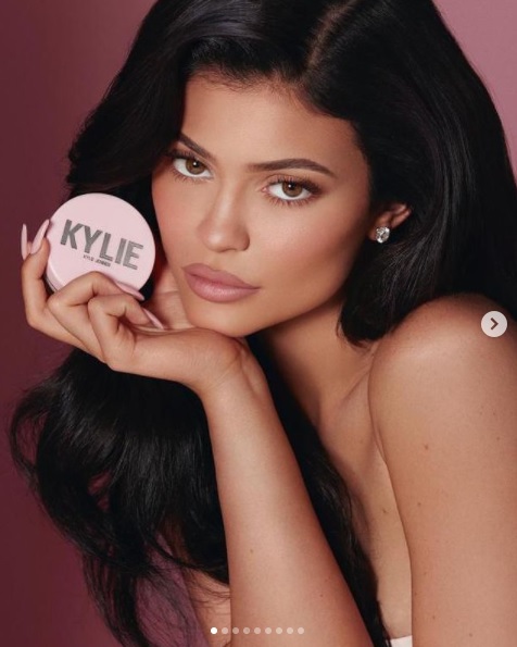 7 Sumber kekayaan Kylie Jenner, endorse dari brand ternama melimpah