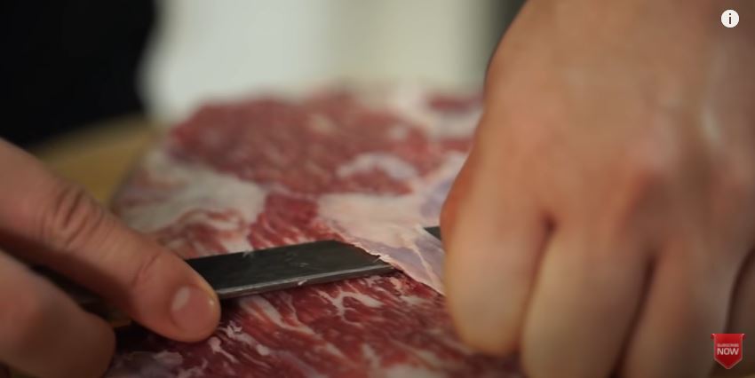 7 Trik memotong daging ala Chef Arnold Poernomo, empuk dan juicy