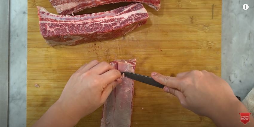 7 Trik memotong daging ala Chef Arnold Poernomo, empuk dan juicy