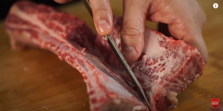 7 Trik memotong daging ala Chef Arnold Poernomo, empuk dan juicy