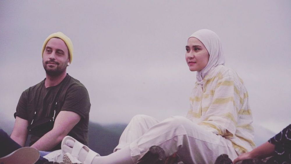 7 Momen ultah Zaskia Adya Mecca, Dave The Moffatts konser private