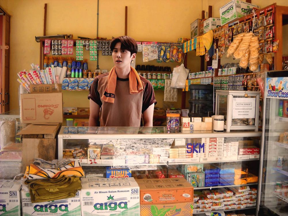 7 Editan foto Kim Seon-ho berprofesi khas Indonesia, fans meleleh nih