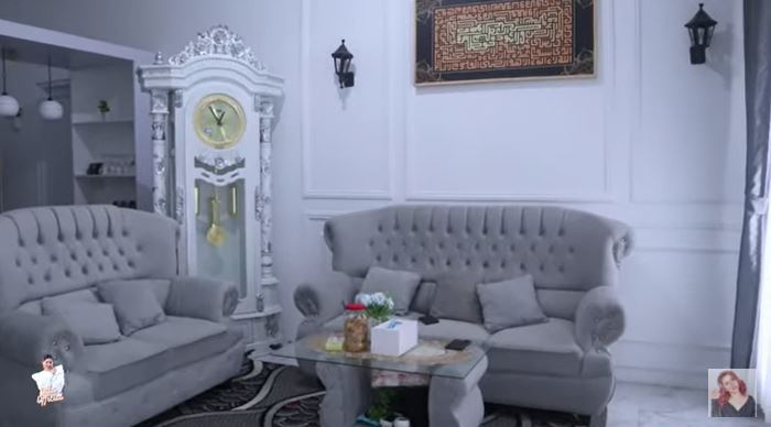 11 Potret rumah Dila Erista D’Academy, megah dilengkapi jam gadang