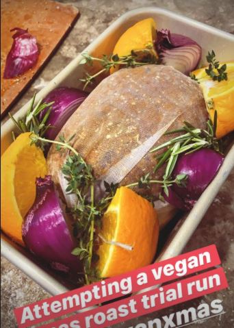 7 Rahasia awet muda Nadya Hutagalung, konsumsi makanan berwarna