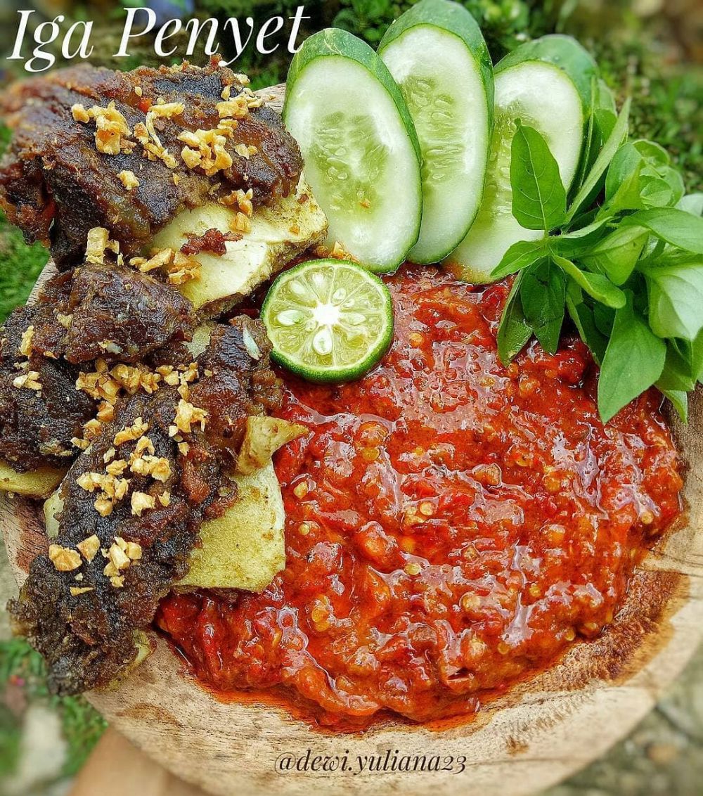 9 Resep iga penyet pedas, cocok jadi santapan keluarga