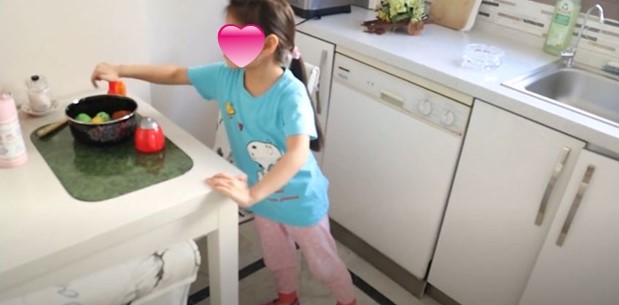 7 Potret dapur minimalis Siti KDI di Turki, bikin betah masak