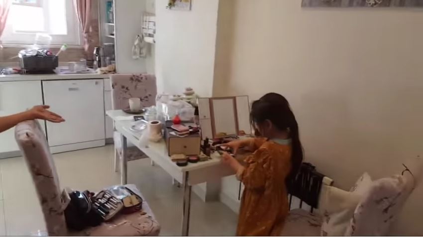 7 Potret dapur minimalis Siti KDI di Turki, bikin betah masak