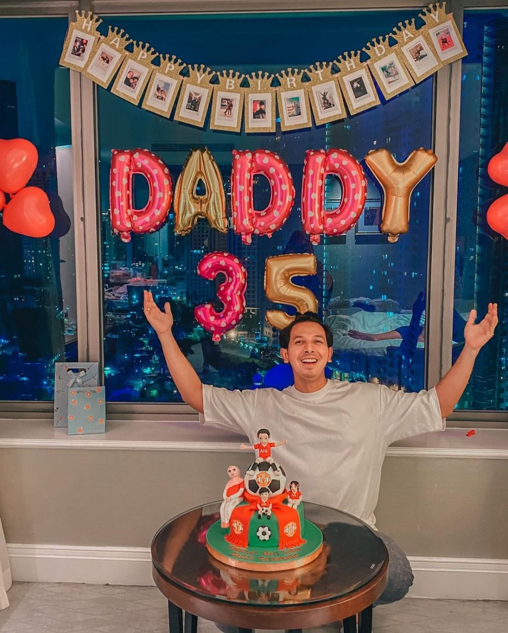 9 Momen ultah Sonny Septian ke-35, dapat kejutan manis dari Fairuz