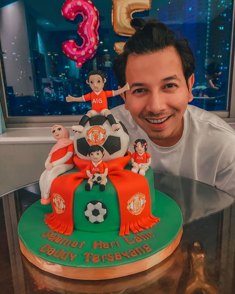 9 Momen ultah Sonny Septian ke-35, dapat kejutan manis dari Fairuz