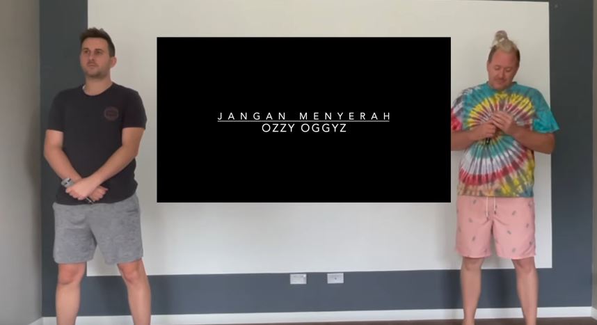 Cara unik bule menyanyikan lagu 'Jangan Menyerah' bikin kagum warganet