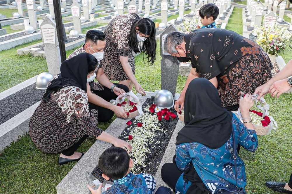 Momen SBY rayakan ultah ke-72, ziarah ke makam Ani Yudhoyono