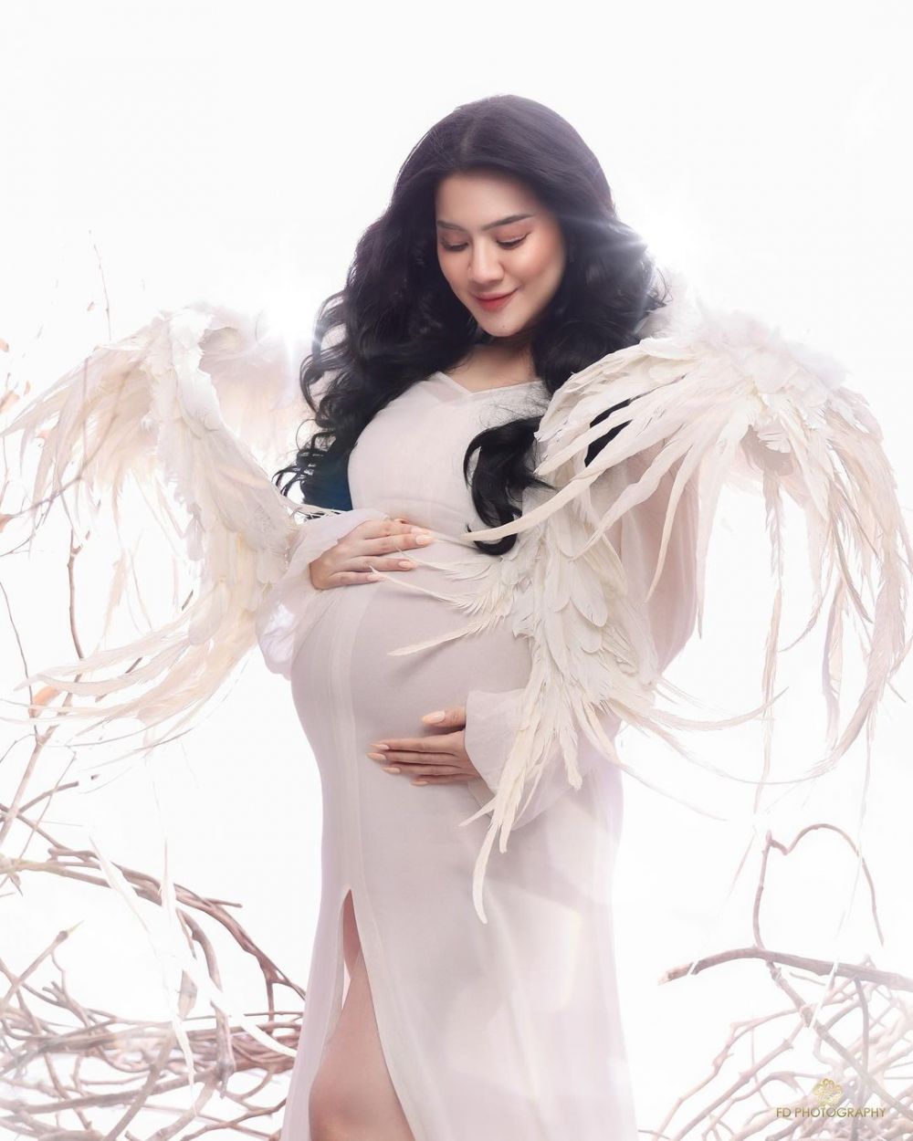  7 Pemotretan maternity Felicya Angelista, dipuji seperti bidadari