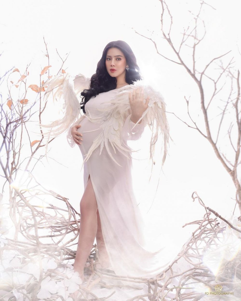  7 Pemotretan maternity Felicya Angelista, dipuji seperti bidadari