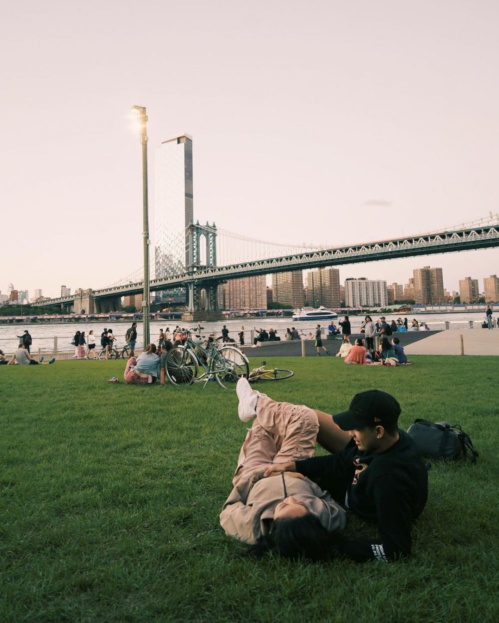 Ditemani Salim Nauderer, ini 9 momen Rachel Vennya selama di New York