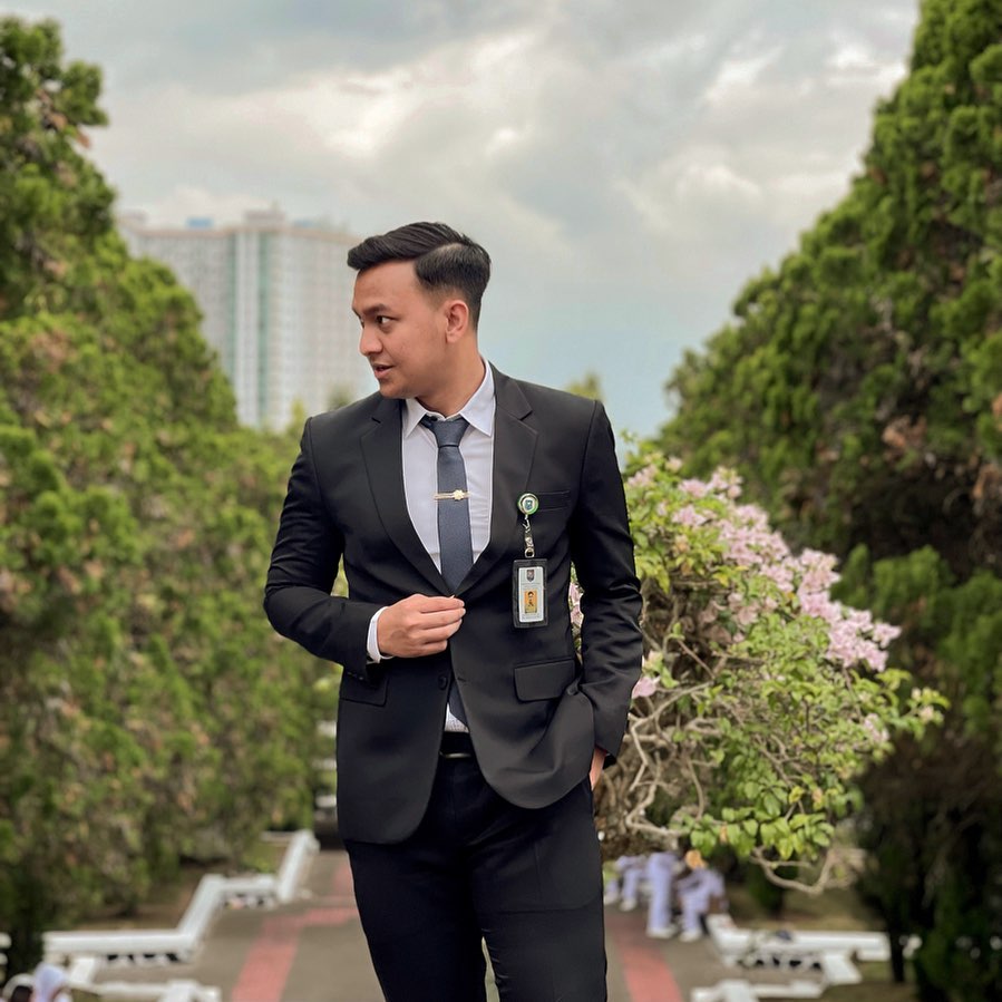 5 Potret Fadhil Achyari, sosok di balik editan Kim Seon-ho jadi PNS 