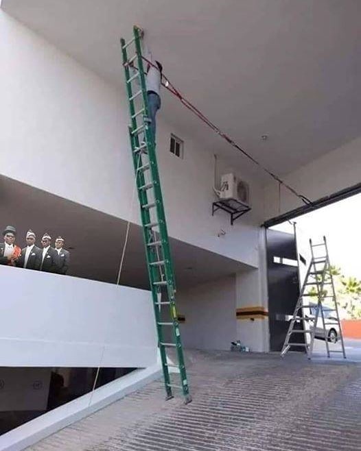 13 Momen lucu waktu benerin barang ini bikin ikut pusing