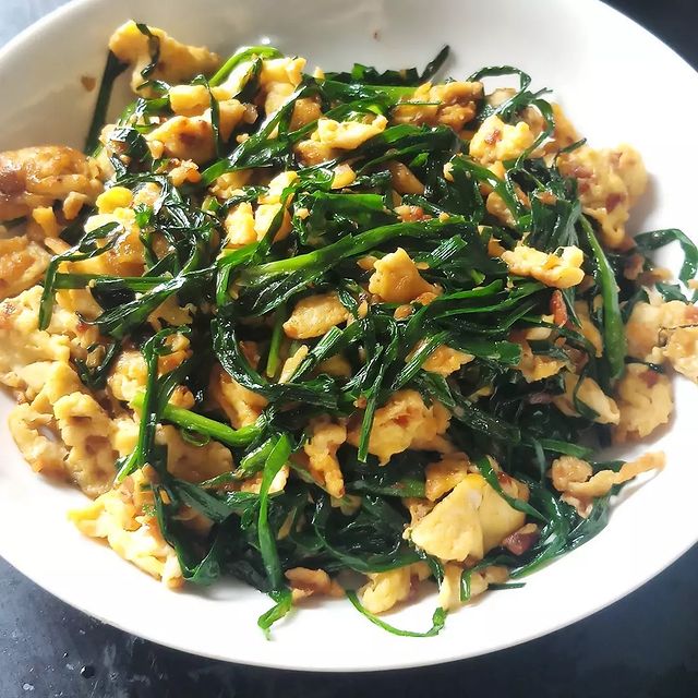 9 Resep kreasi tumis daun kucai, simpel, lezat, dan sehat