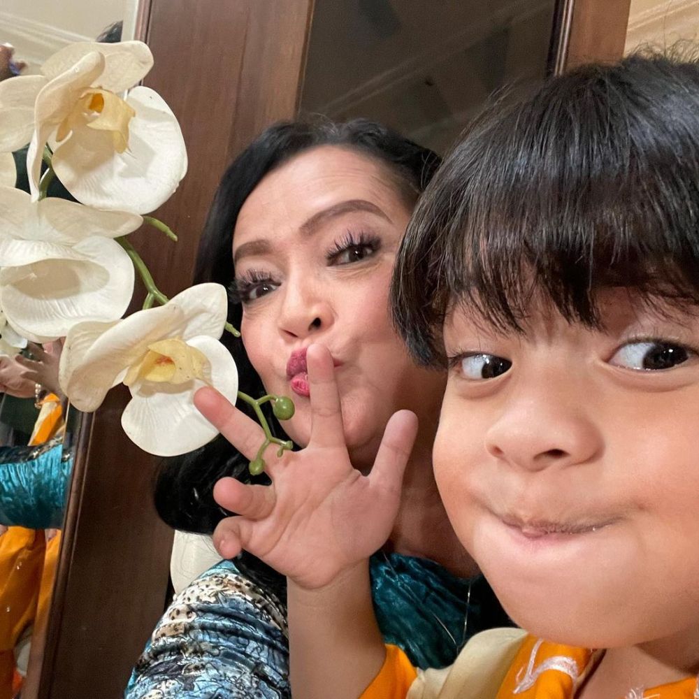 7 Potret Reyna bareng 4 neneknya di Ikatan Cinta, lengket banget