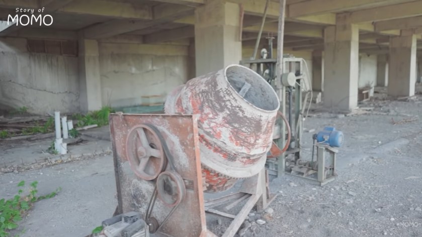 6 Tahun mangkrak, 9 potret vila Momo Geisha ini bikin bergidik