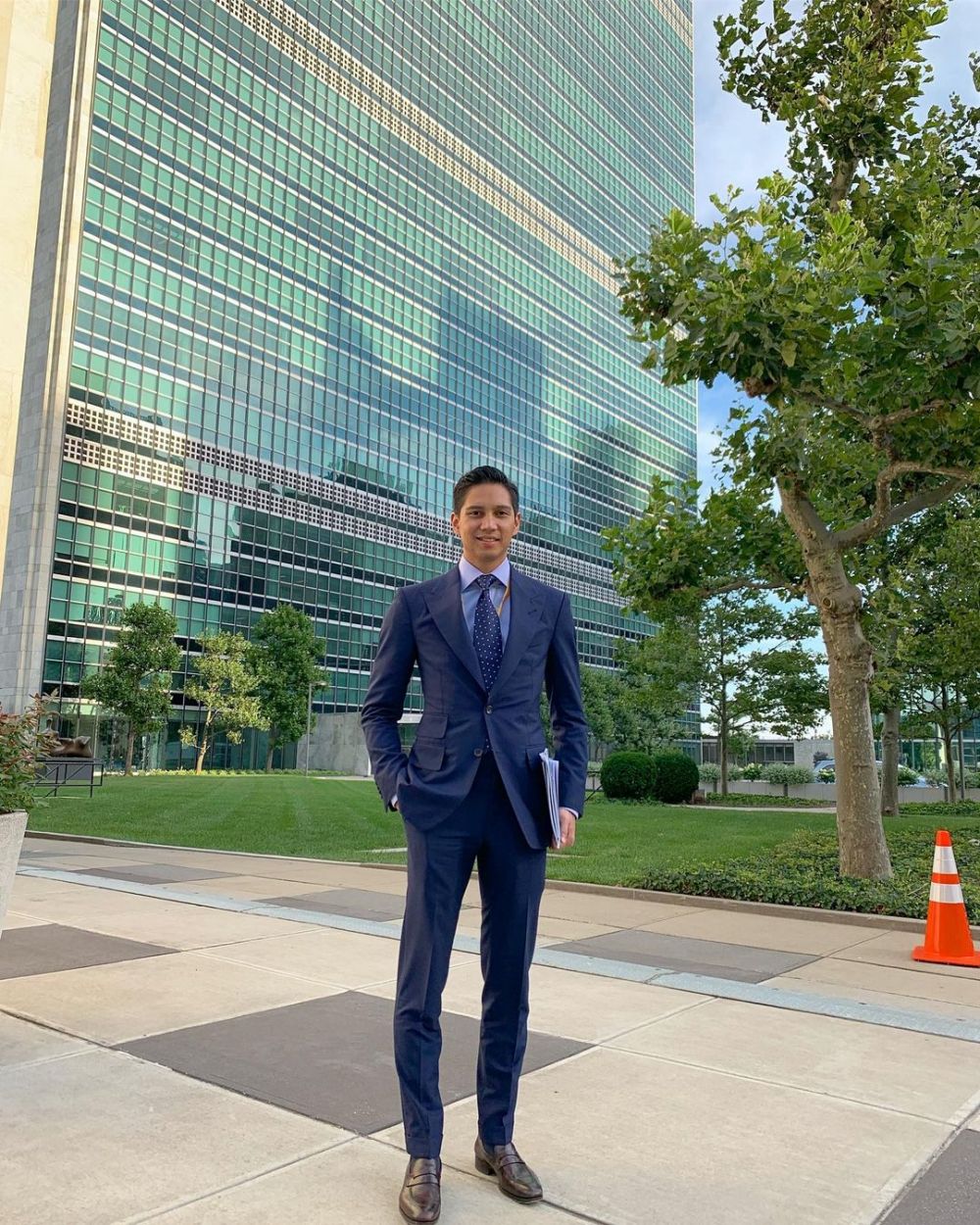 11 Potret Budisatrio Djiwandono, keponakan Prabowo Subianto yang viral