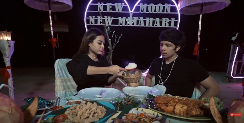 Menu 7 penyanyi saat honeymoon ini komplet banget, auto bikin kalap