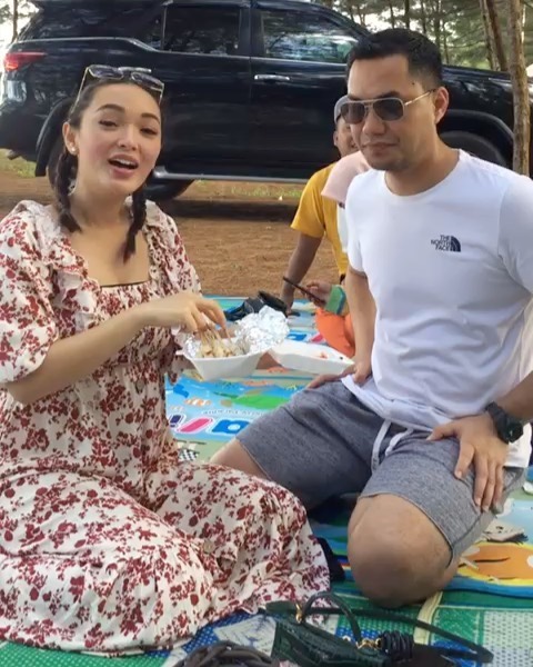Menu 7 penyanyi saat honeymoon ini komplet banget, auto bikin kalap