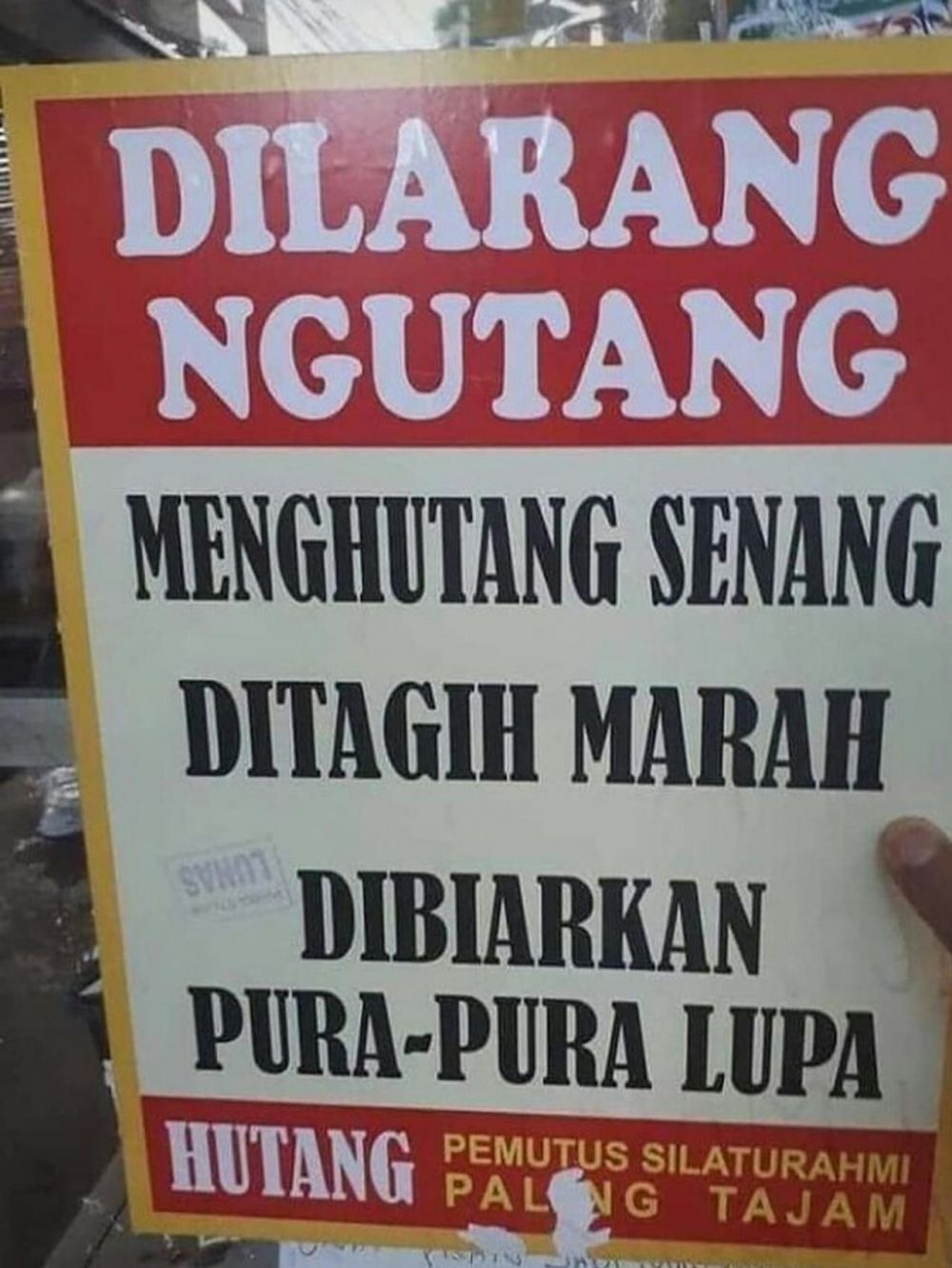 23 Tulisan lucu larangan utang di warung, bikin yang baca keder duluan