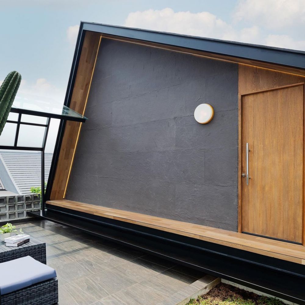 Manfaatkan rooftop, intip 7 potret studio musik Marcello Tahitoe