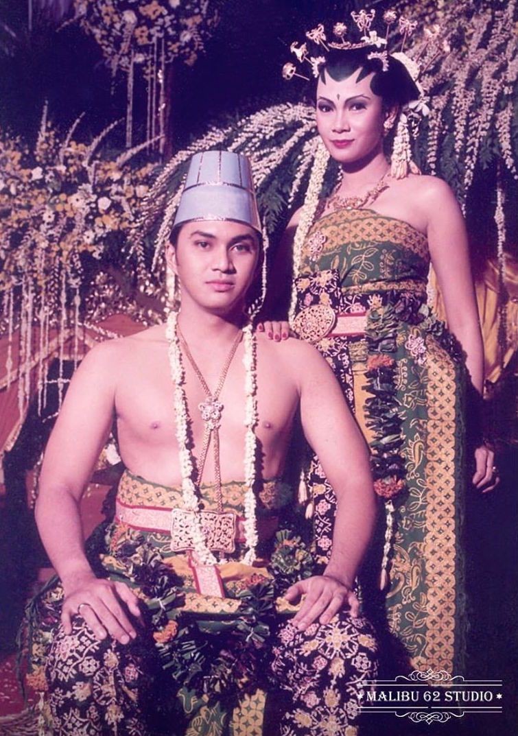 Penampilan 11 seleb menikah pakai adat Jawa dodotan, kental ritual