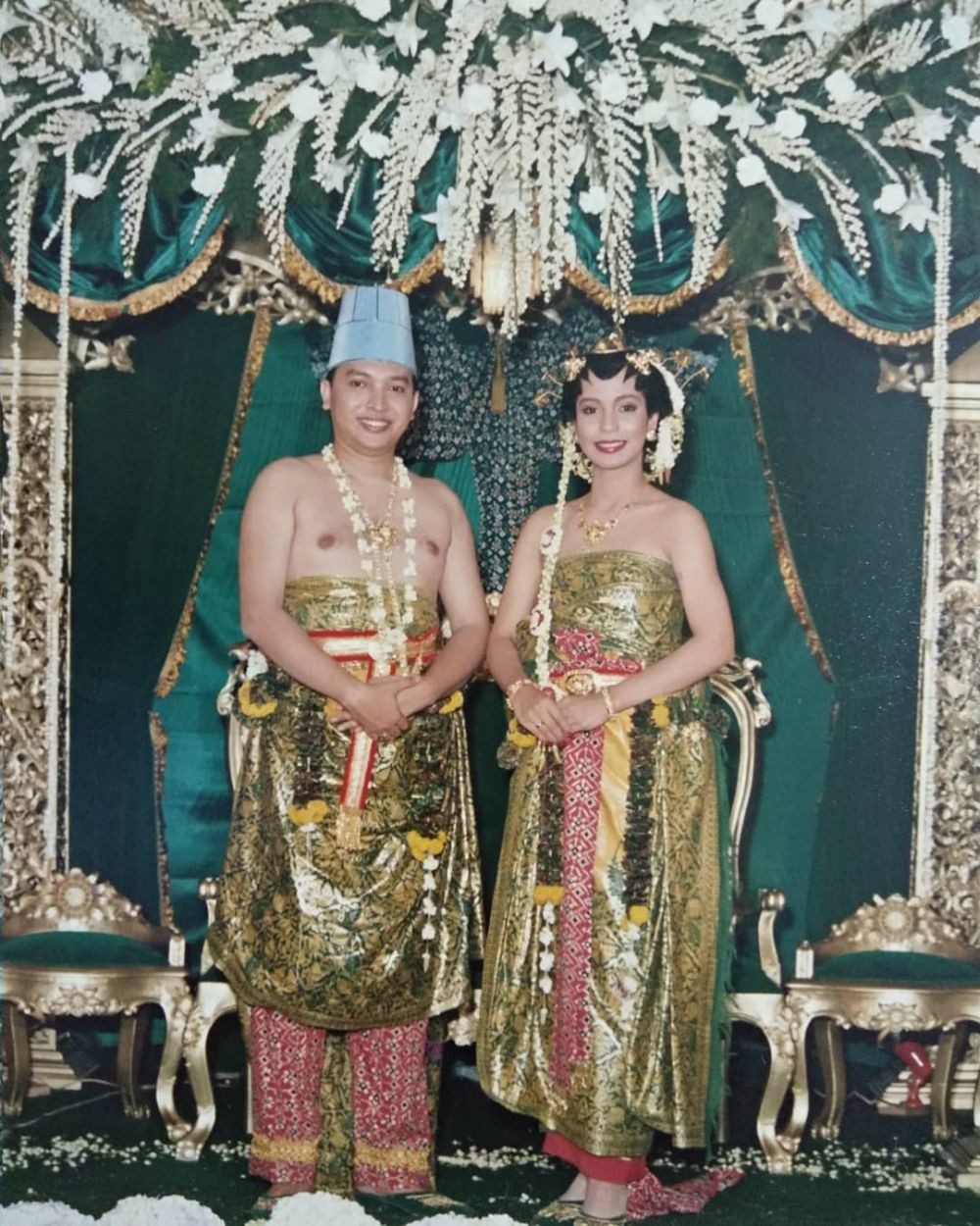 Penampilan 11 seleb menikah pakai adat Jawa dodotan, kental ritual