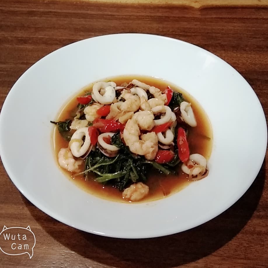 11 Resep olahan kangkung terasi, nikmat bikin nambah nasi