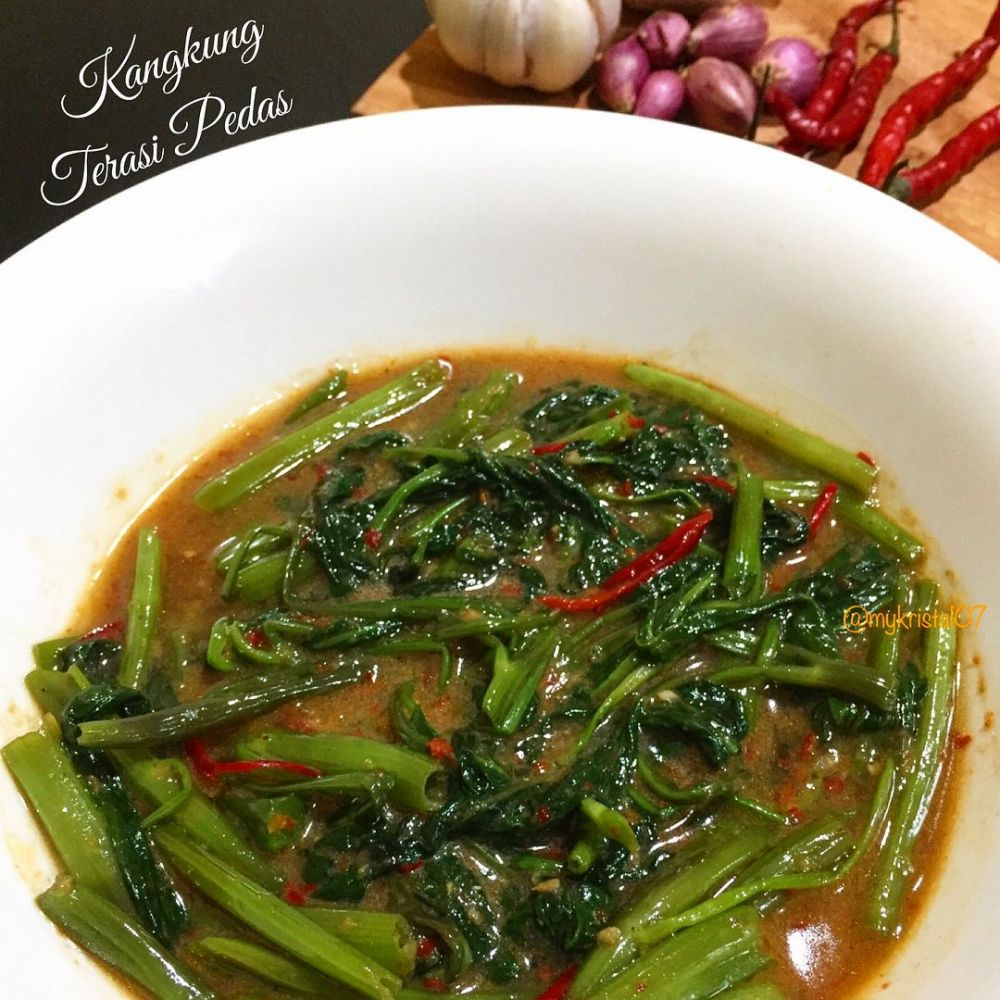 11 Resep olahan kangkung terasi, nikmat bikin nambah nasi