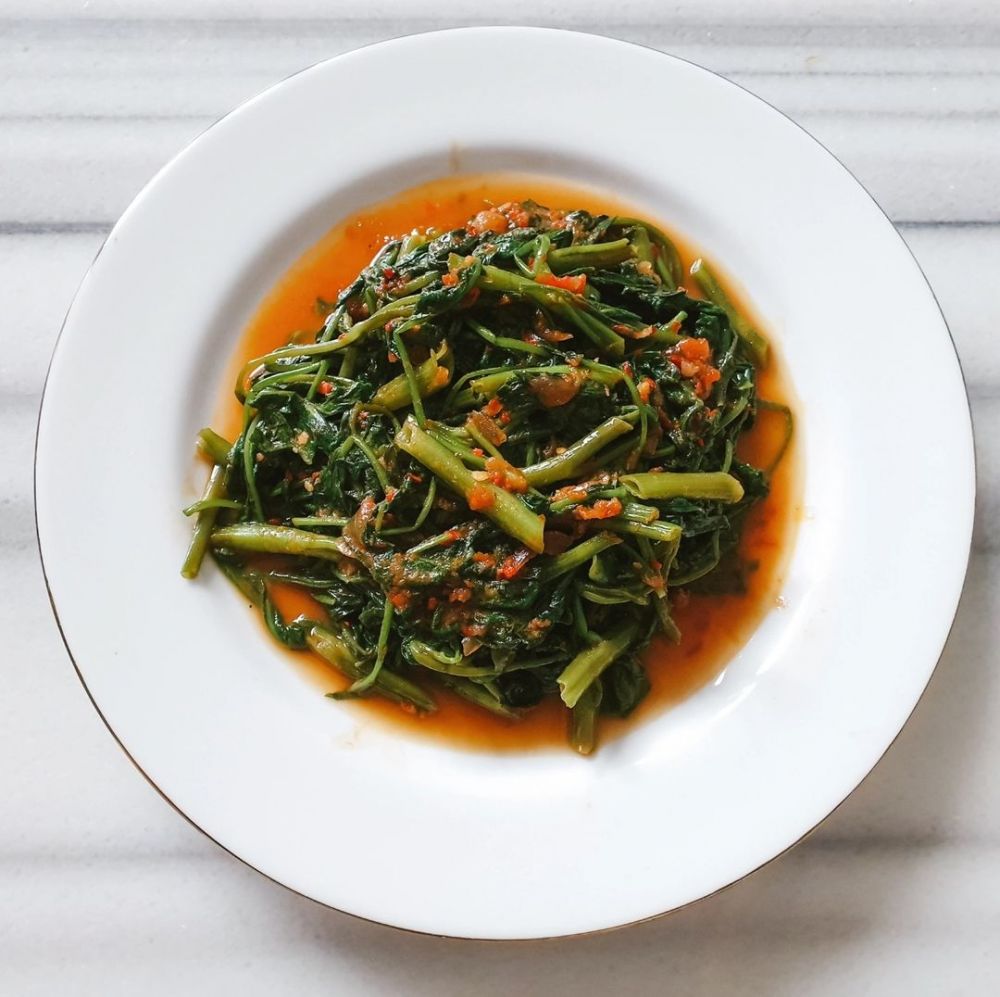 11 Resep olahan kangkung terasi, nikmat bikin nambah nasi