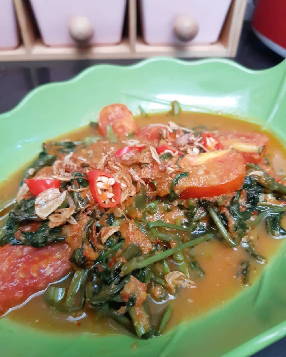 11 Resep olahan kangkung terasi, nikmat bikin nambah nasi