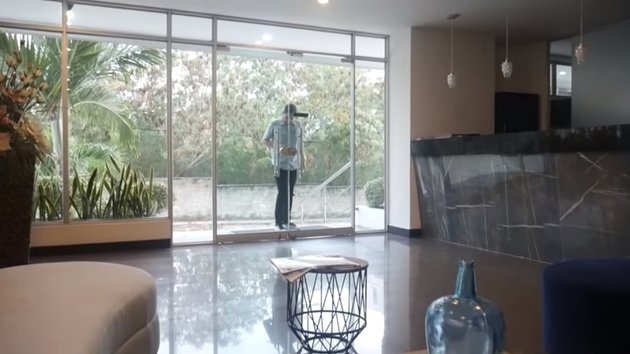 9 Potret apartemen Mutia Ayu di Kolombia, simpan kenangan mistis