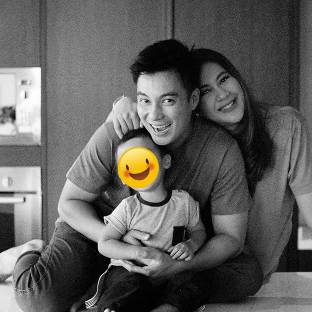 7 Potret maternity shoot Paula Verhoeven & Baim Wong, bertema monokrom