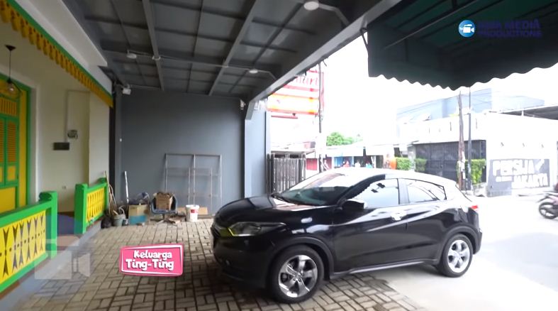 Berbisnis kuliner, ini 5 cara ayah Ayu Ting Ting desain restoran