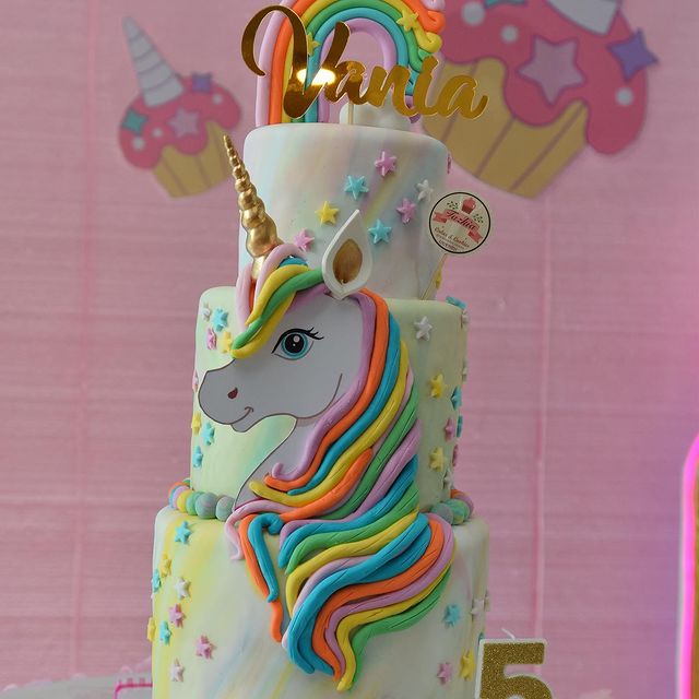 Kue ulang tahun 11 anak seleb bentuk karakter favorit ini lucu pol