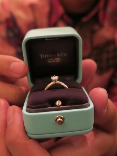 Bertabur berlian, ini potret detail cincin lamaran 11 seleb